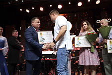 Минский завод колесных тягачей СЕМЬ ДЕСЯТИЛЕТИЙ НЕ ЗНАЕТ ПРЕГРАД фото 4